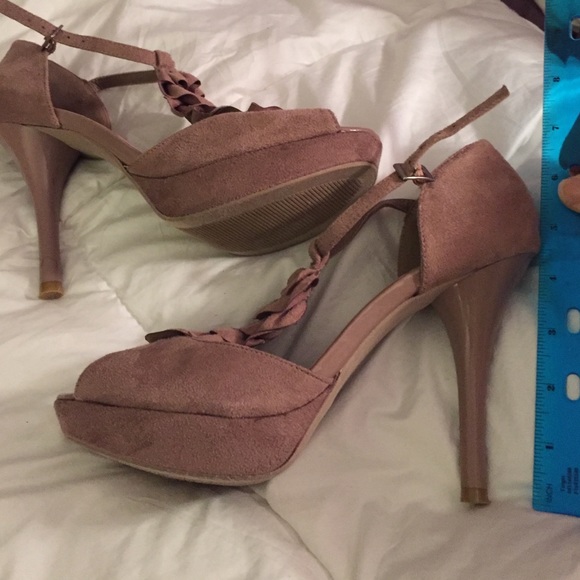 Blush Mauve Rose Pink Suede Petal Detail Pump Heel - Picture 4 of 5